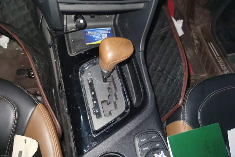 Used Soueast DX7 2015 1.5T Automatic Luxury Model Gear Lever