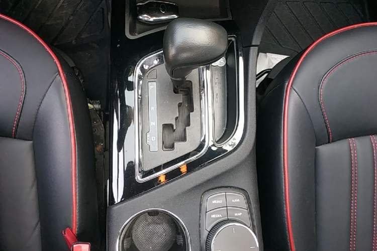 Used Soueast DX7 2015 1.5T Automatic Luxury Model Gear Lever