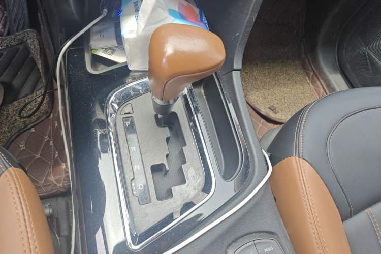 Used Soueast DX7 2015 1.5T Automatic Luxury Model Gear Lever