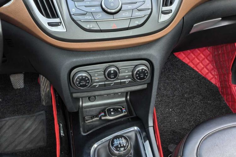 Used Soueast DX7 2015 1.5T Manual Luxury Model Gear Lever