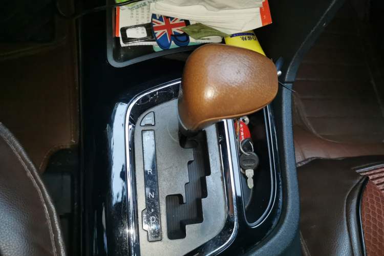 Used Soueast DX7 2015 1.5T Automatic Luxury Model Gear Lever