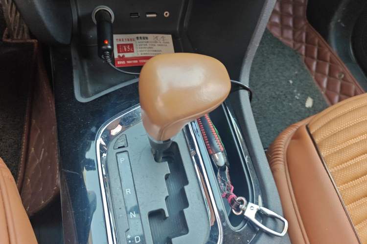 Used Soueast DX7 2015 1.5T Automatic Prestige Model Gear Lever