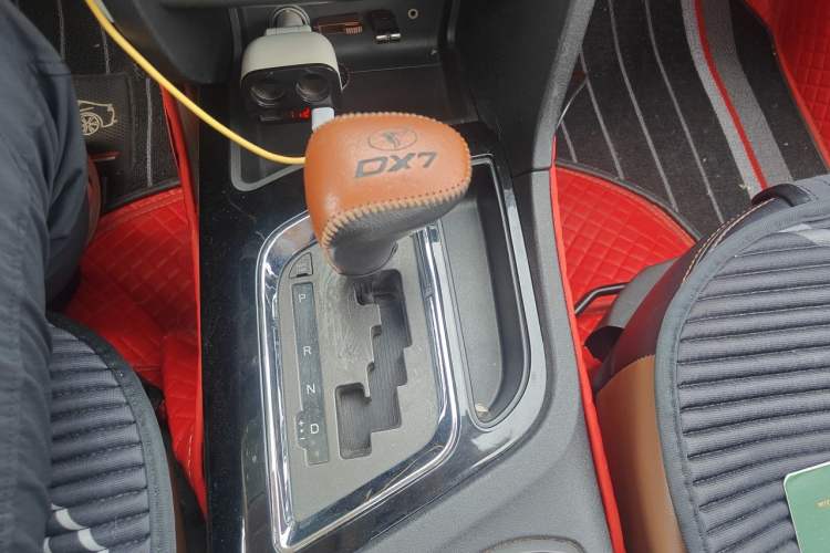 Used Soueast DX7 2015 1.5T Automatic Luxury Model Gear Lever