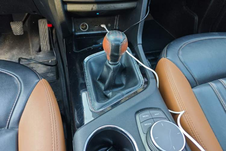 Used Soueast DX7 2015 1.5T Manual Luxury Model Gear Lever
