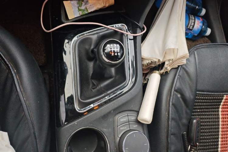 Used Soueast DX7 2015 1.5T Manual Luxury Model Gear Lever