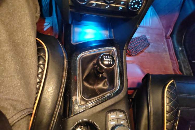 Used Soueast DX7 2015 1.5T Manual Luxury Model Gear Lever