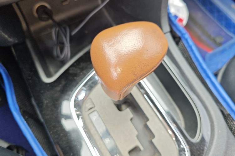 Used Soueast DX7 2015 1.5T Automatic Luxury Model Gear Lever