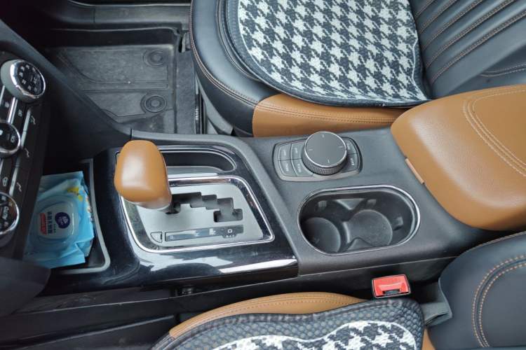 Used Soueast DX7 2015 1.5T Automatic Luxury Model Gear Lever