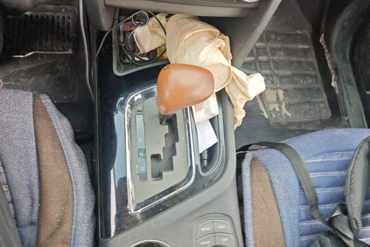Used Soueast DX7 2015 1.5T Automatic Prestige Model Gear Lever