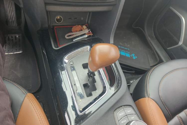 Used Soueast DX7 2015 1.5T Automatic Luxury Model Gear Lever