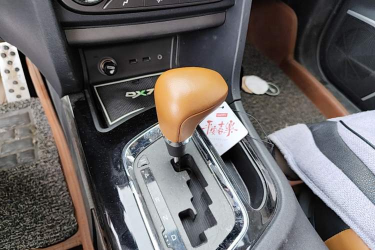 Used Soueast DX7 2015 1.5T Automatic Luxury Model Gear Lever