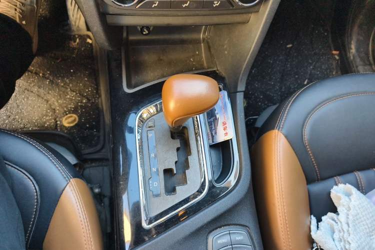 Used Soueast DX7 2015 1.5T Automatic Luxury Model Gear Lever