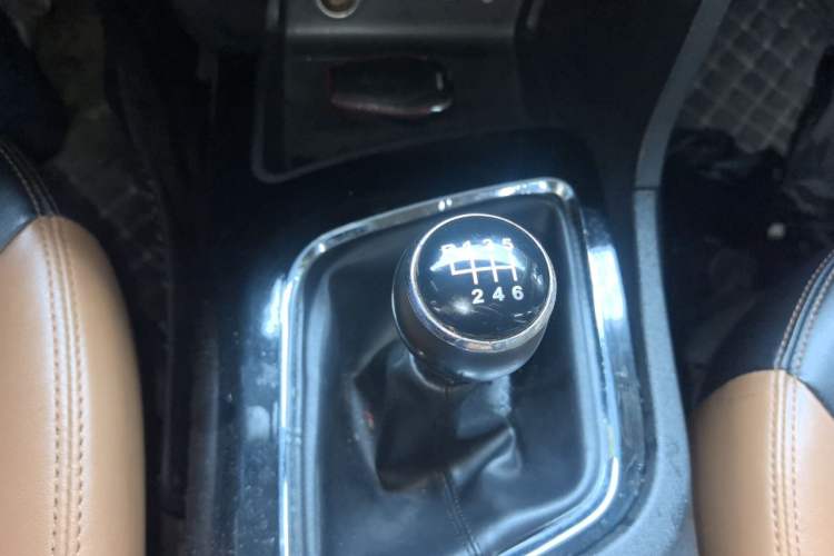 Used Soueast DX7 2015 1.5T Manual Luxury Model Gear Lever