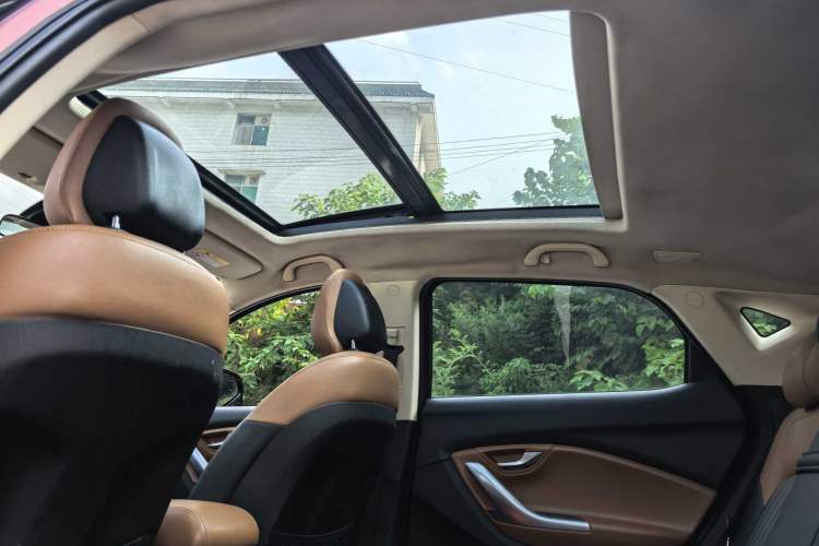 Used Soueast DX7 2015 1.5T Manual Luxury Model Headliner