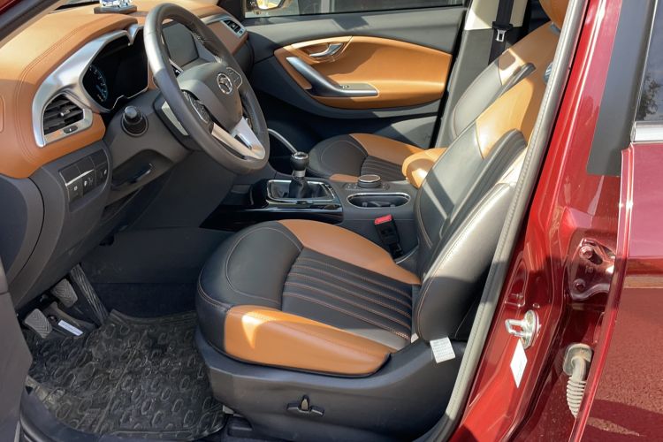 Used Soueast DX7 2015 1.5T Manual Luxury Model Interior 1