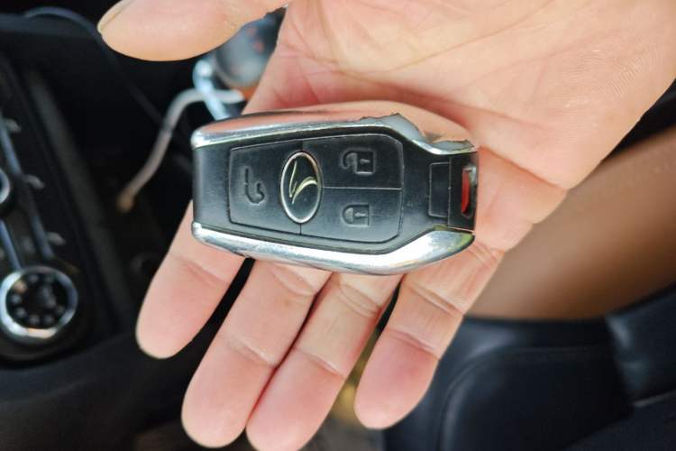 Used Soueast DX7 2015 1.5T Manual Luxury Model Interior 1