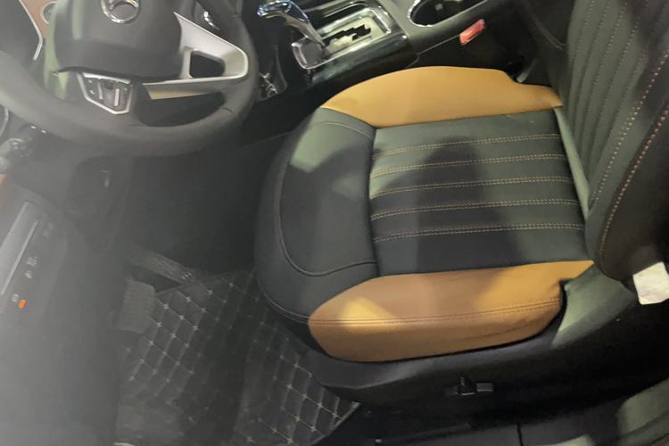 Used Soueast DX7 2015 1.5T Automatic Luxury Model Interior 1