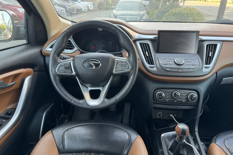 Used Soueast DX7 2015 1.5T Manual Luxury Model Interior 2