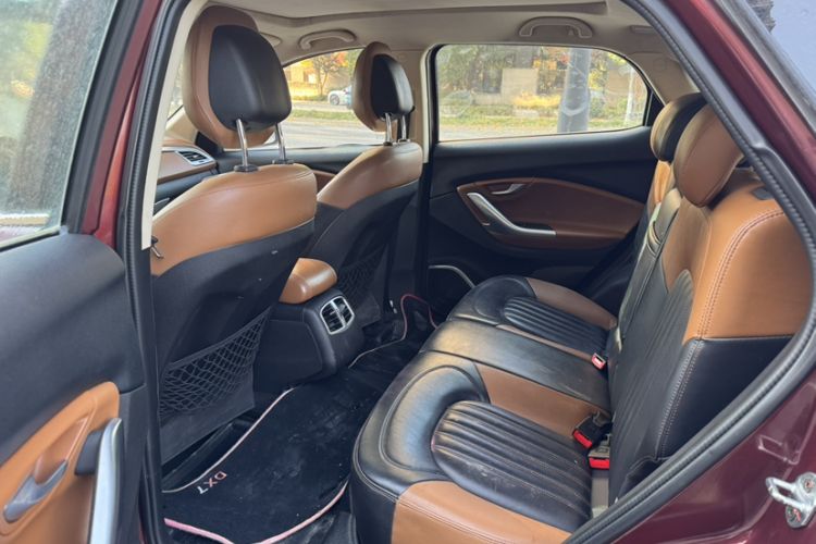 Used Soueast DX7 2015 1.5T Manual Luxury Model Interior 3