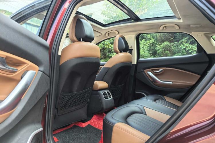 Used Soueast DX7 2015 1.5T Manual Luxury Model Interior 4