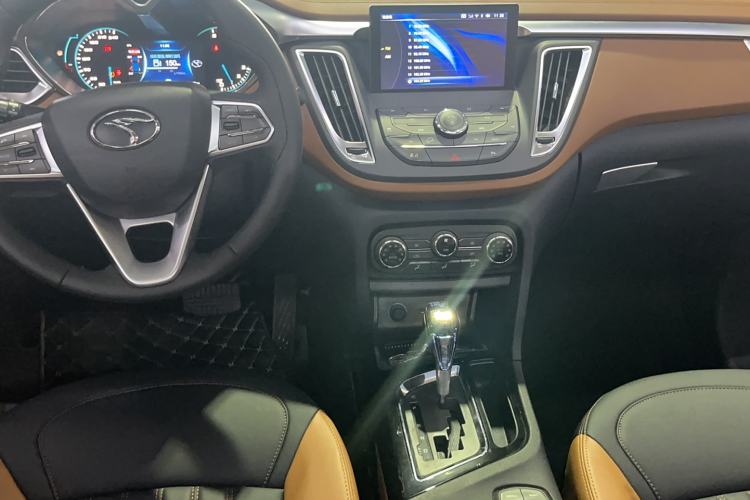 Used Soueast DX7 2015 1.5T Automatic Luxury Model Interior 4