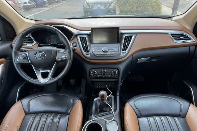 Used Soueast DX7 2015 1.5T Manual Luxury Model Interior 5