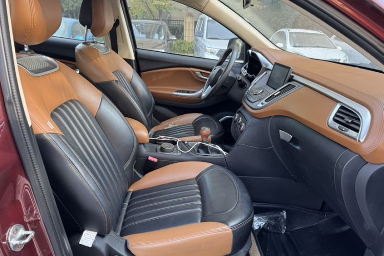 Used Soueast DX7 2015 1.5T Manual Luxury Model Interior 6