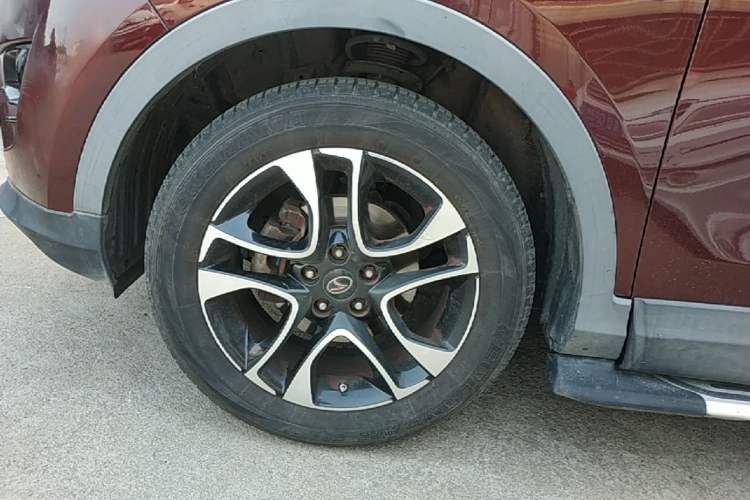 Used Soueast DX7 2015 1.5T Automatic Luxury Model Left Front Wheel Hub