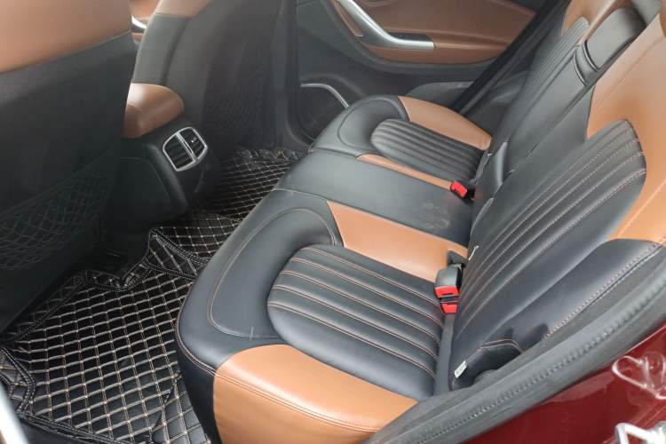 Used Soueast DX7 2015 1.5T Automatic Luxury Model Left Rear Seat