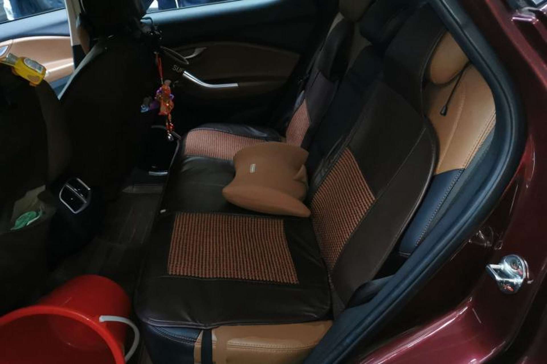 Used Soueast DX7 2015 1.5T Automatic Luxury Model Left Rear Seat
