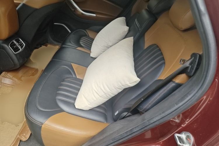 Used Soueast DX7 2015 1.5T Automatic Luxury Model Left Rear Seat