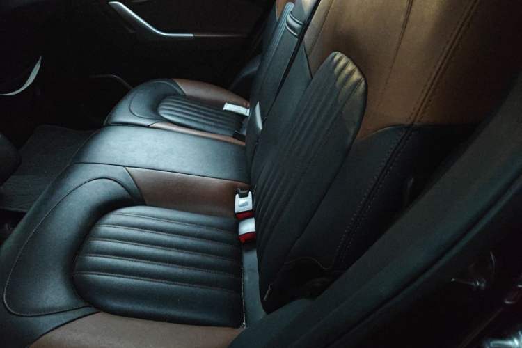 Used Soueast DX7 2015 1.5T Manual Elite Model Left Rear Seat
