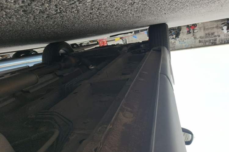 Used Soueast DX7 2015 1.5T Automatic Luxury Model Left Side Sill