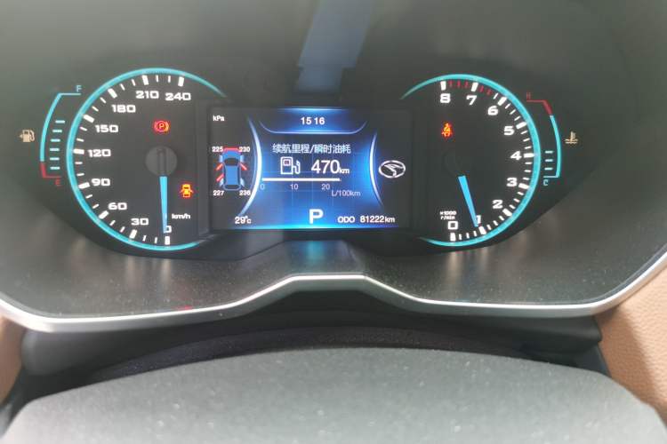 Used Soueast DX7 2015 1.5T Automatic Prestige Model Odometer Close Up