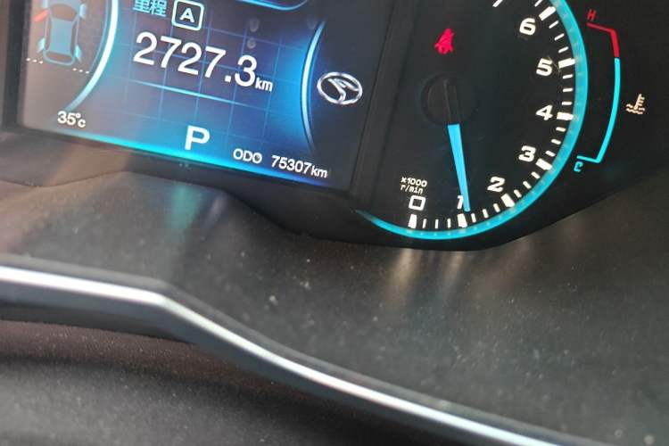 Used Soueast DX7 2015 1.5T Automatic Prestige Model Odometer Close Up