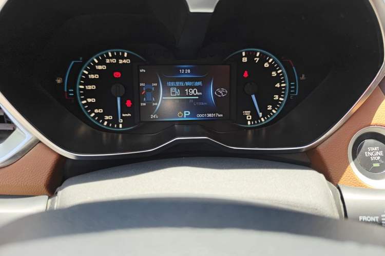 Used Soueast DX7 2015 1.5T Automatic Luxury Model Odometer Close Up
