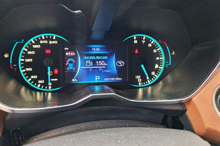 Used Soueast DX7 2015 1.5T Automatic Luxury Model Odometer Close Up