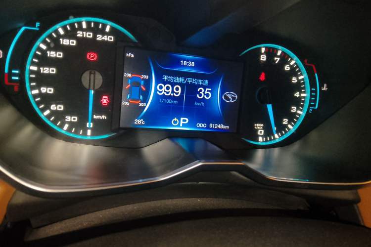 Used Soueast DX7 2015 1.5T Automatic Prestige Model Odometer Close Up