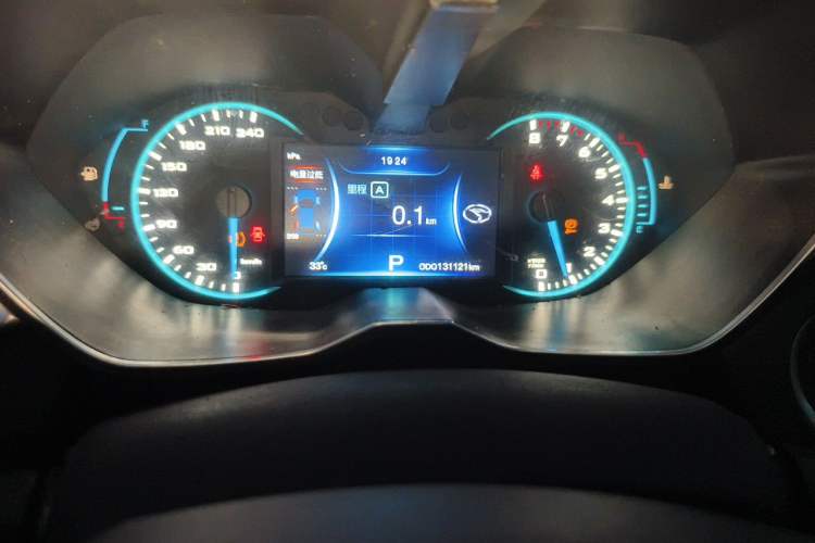 Used Soueast DX7 2015 1.5T Automatic Luxury Model Odometer Close Up
