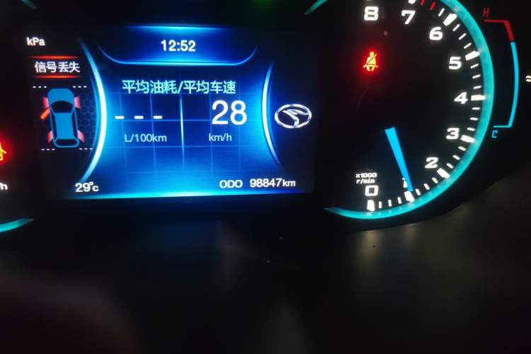 Used Soueast DX7 2015 1.5T Manual Luxury Model Odometer Close Up