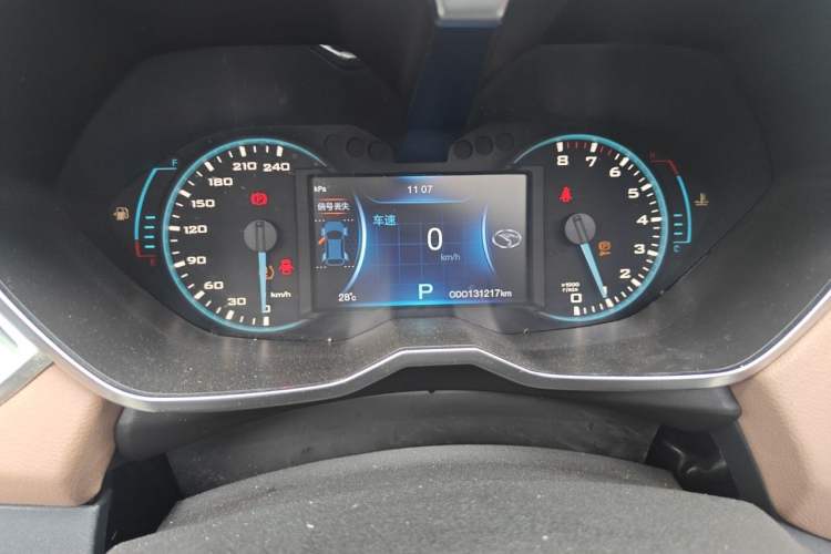 Used Soueast DX7 2015 1.5T Automatic Prestige Model Odometer Close Up