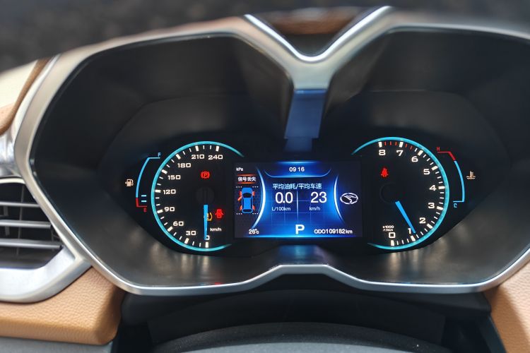 Used Soueast DX7 2015 1.5T Automatic Luxury Model Odometer Close Up