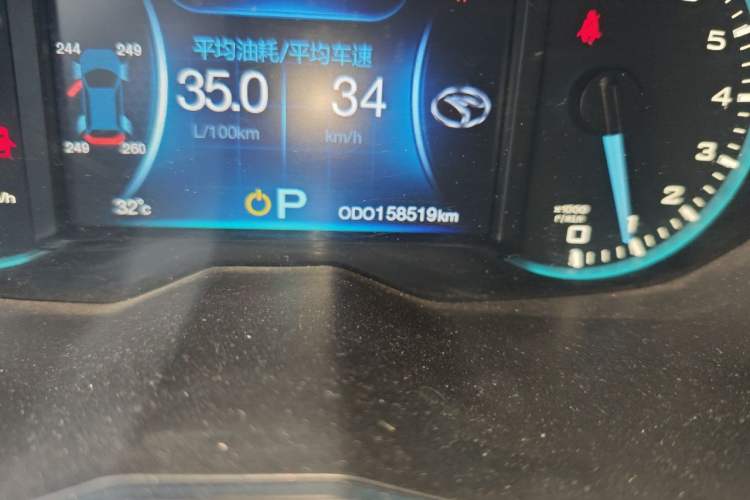Used Soueast DX7 2015 1.5T Automatic Prestige Model Odometer Close Up