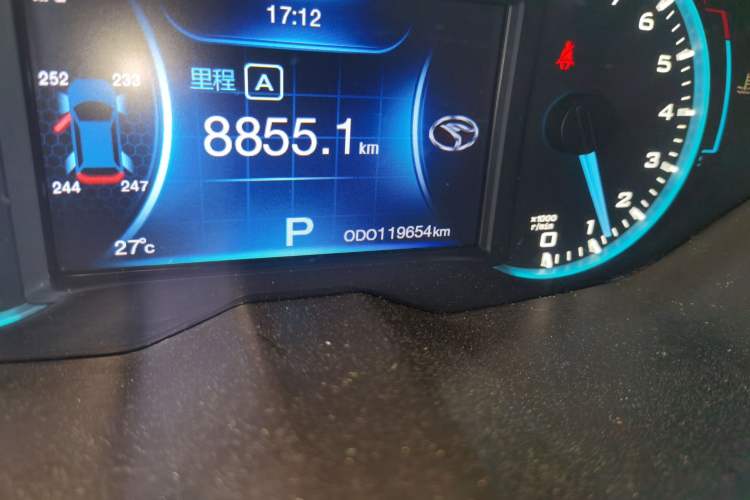 Used Soueast DX7 2015 1.5T Automatic Luxury Model Odometer Close Up