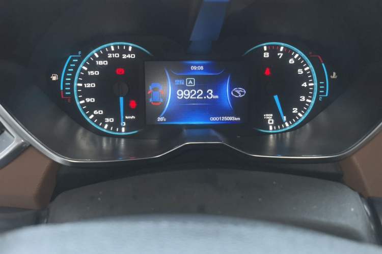 Used Soueast DX7 2015 1.5T Manual Luxury Model Odometer Close Up