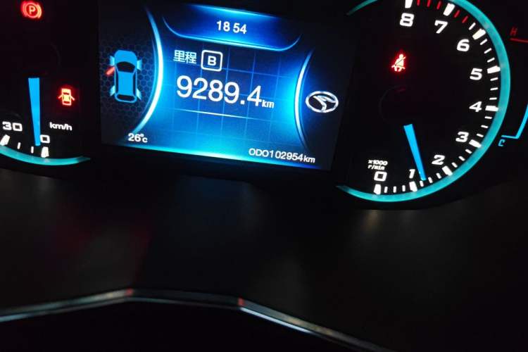 Used Soueast DX7 2015 1.5T Manual Elite Model Odometer Close Up