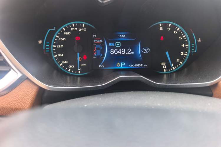 Used Soueast DX7 2015 1.5T Automatic Luxury Model Odometer Close Up