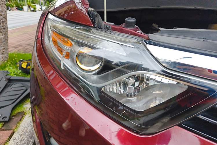 Used Soueast DX7 2015 1.5T Manual Elite Model Right Front Headlight