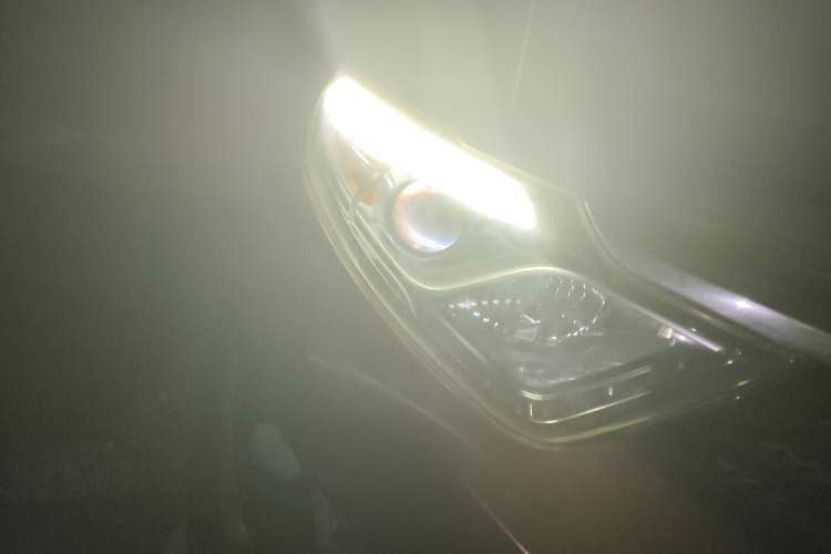 Used Soueast DX7 2015 1.5T Automatic Prestige Model Right Front Headlight