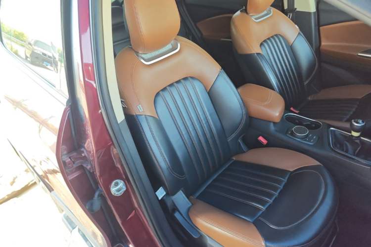Used Soueast DX7 2015 1.5T Manual Luxury Model Right Front Seat